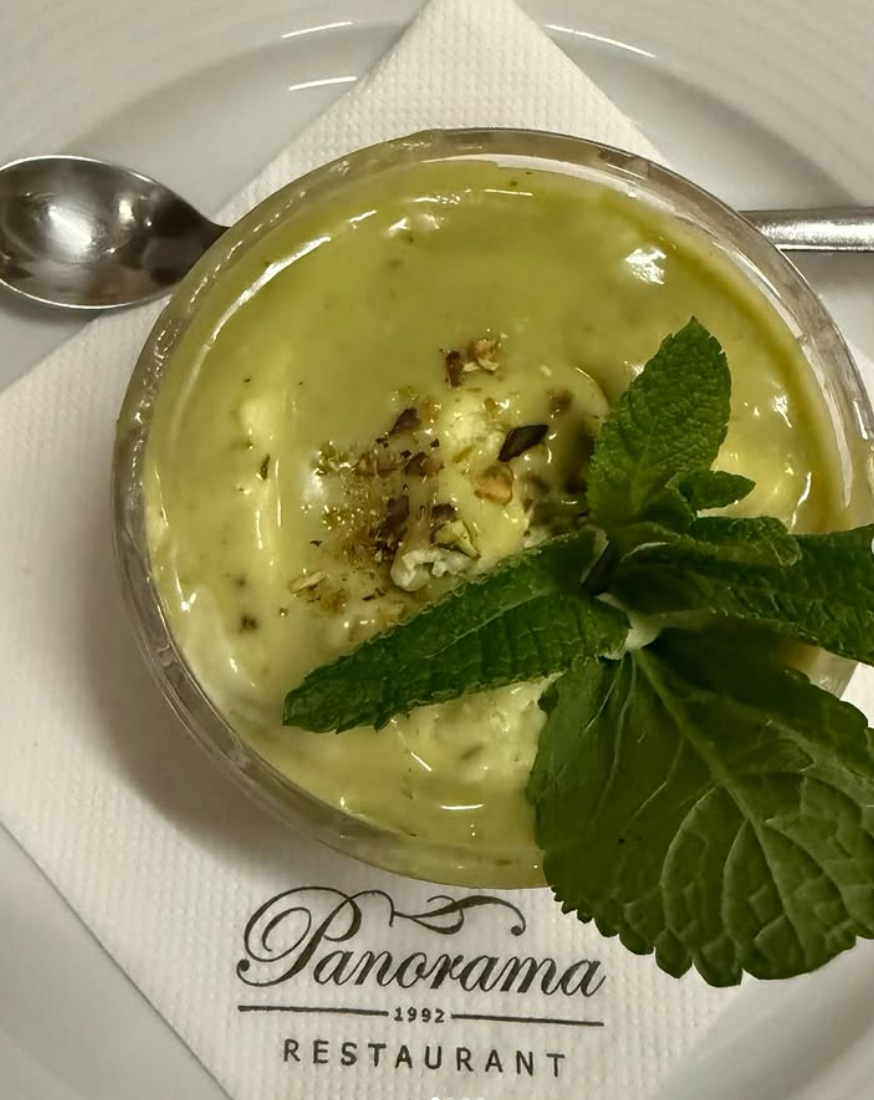 Pistazien-Mousse Dessert