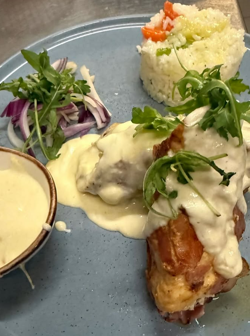 Hähnchen mit cremiger Sauce und Reis